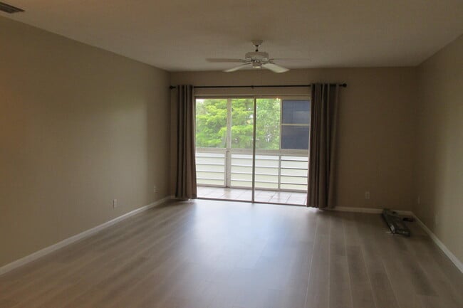 Building Photo - 10789 N Military Trl