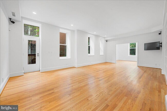 Building Photo - 1830 17th St NW