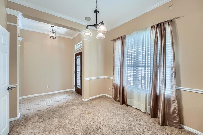 Building Photo - 1402 Weatherford Dr