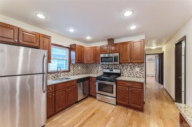 Building Photo - 228-20 Edgewood Ave