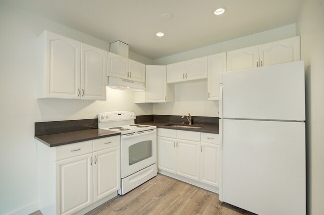 Building Photo - 2Bd/1Ba Issaquah Duplex