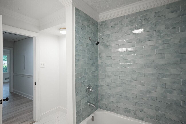 Building Photo - 3120 Edinburgh Dr