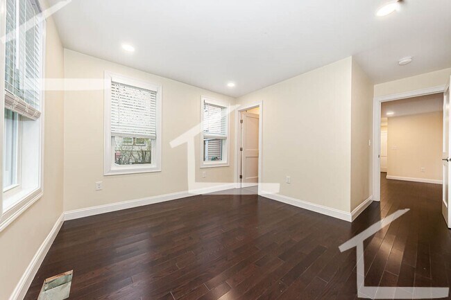 Building Photo - 20 Albion St