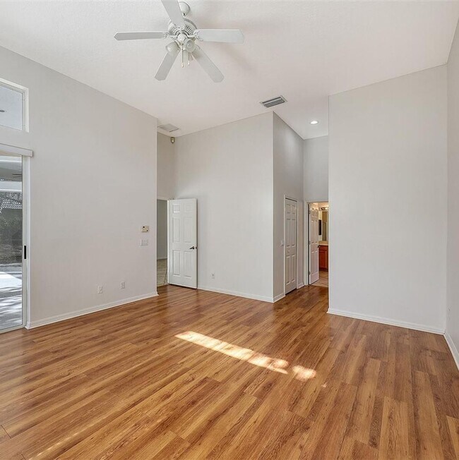 Building Photo - Annual Rental: Elegant 3-Bedroom, 2.5-Bath Home in the Gated Lakewood Ranch Country Club