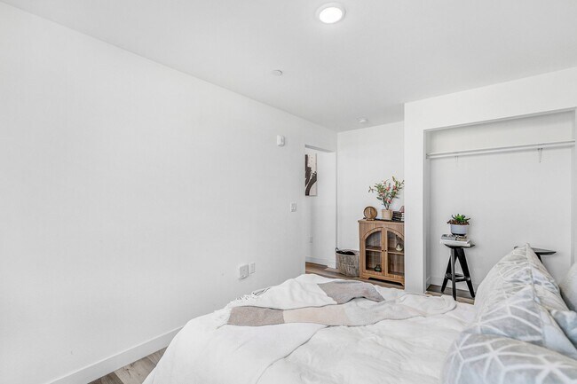 Building Photo - 2837 San Marino St