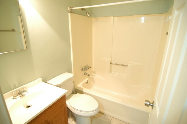 Building Photo - Renovated East Nashville Duplex!