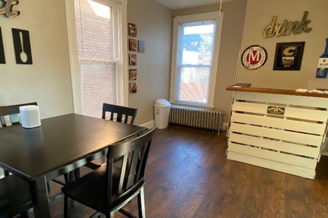 Middle room - 408 Fairfield Ave