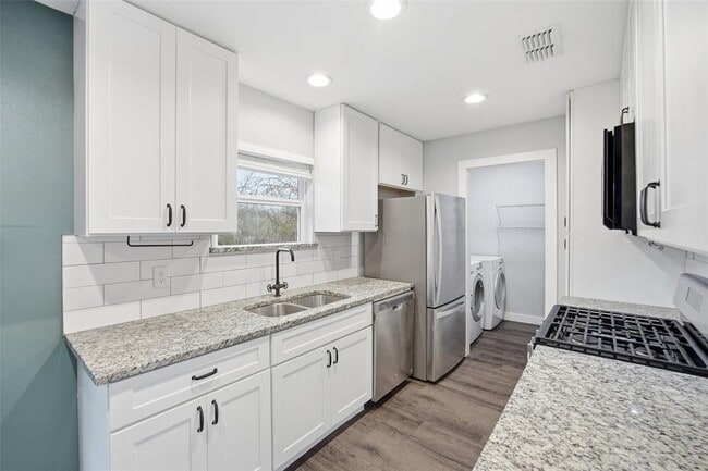 Building Photo - 4810 Creekwood Rd