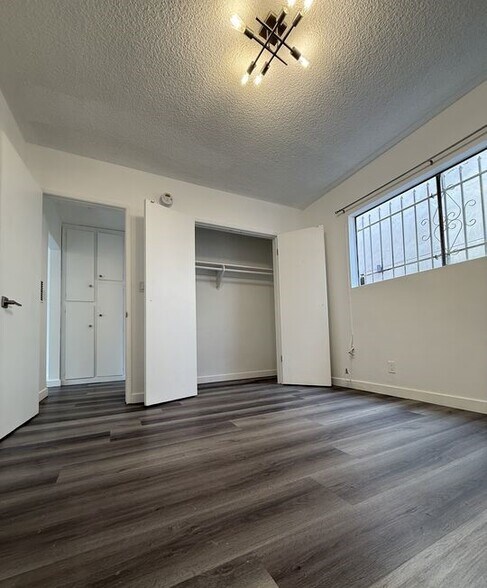 Building Photo - 957 N St Andrews Pl