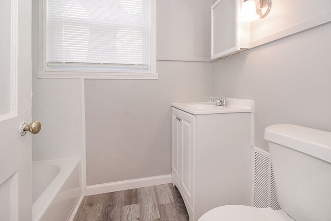 Building Photo - 3822 W 133rd St