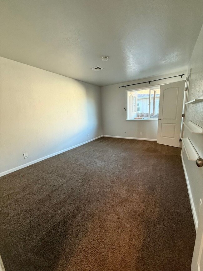 Building Photo - Beautiful 3 Bedroom 2 Bath Single Family Home AVAILABLE NOW!!