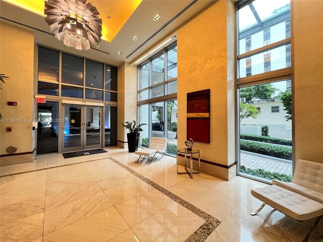 Building Photo - 1060 Brickell Ave