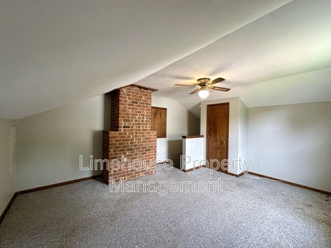 Building Photo - 4033 Kalona Rd