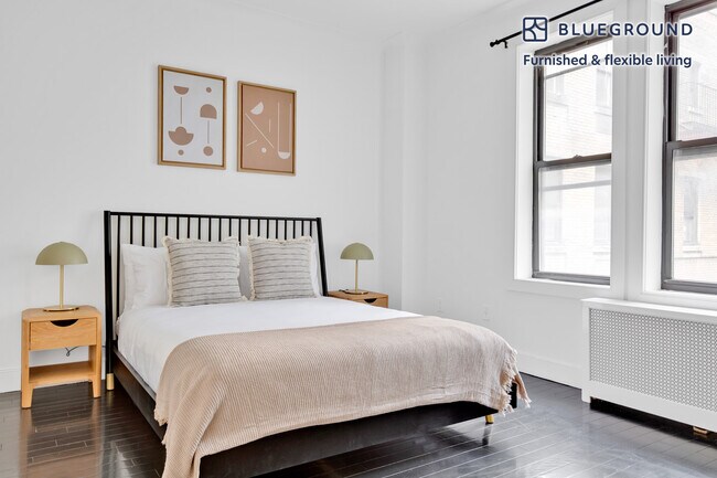 Building Photo - 15 W 55th St