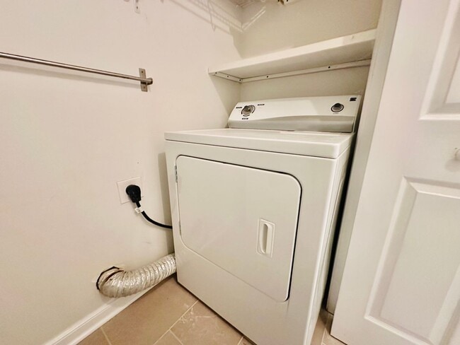 Building Photo - Spacious 3BD/2BA Home in Oak Park | Screened Porch | Large Backyard | 2-Car Garage