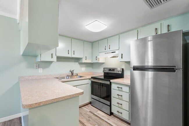 Building Photo - Bear Creek Apartments (1)