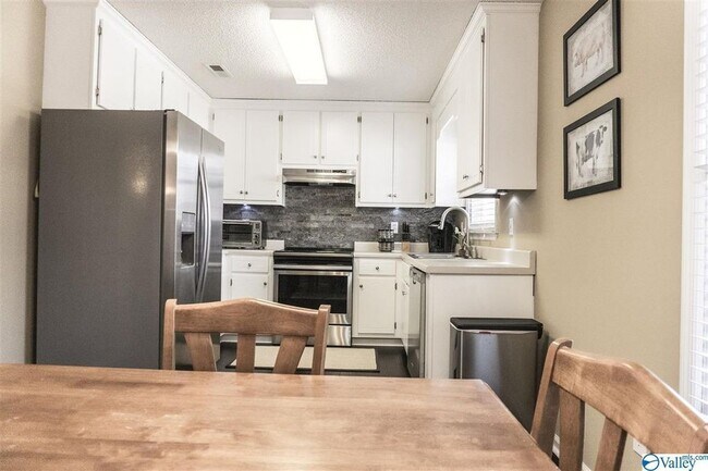 Building Photo - 112 Horse Pin Pl
