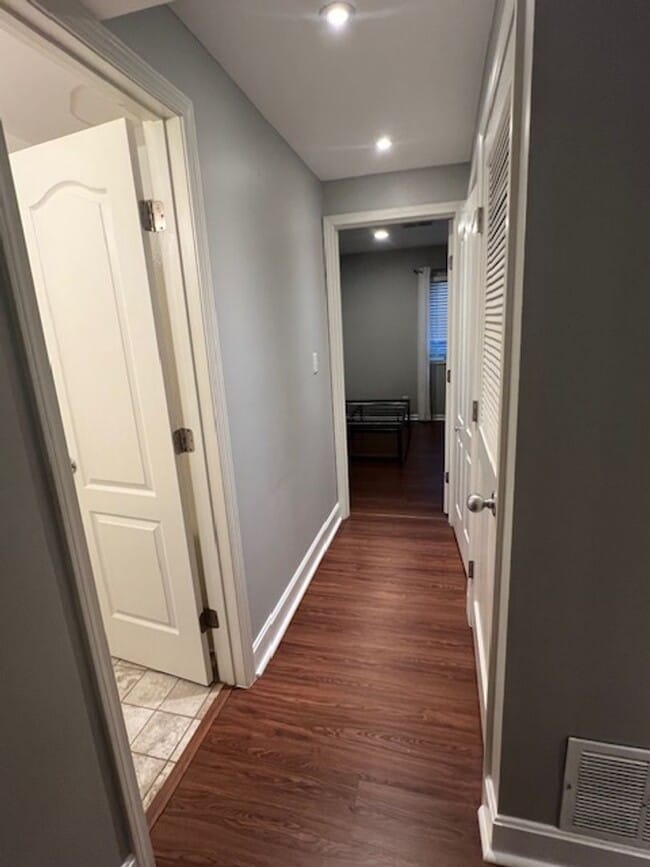 Building Photo - Spacious 2-bedroom, 2-bath condominium offering