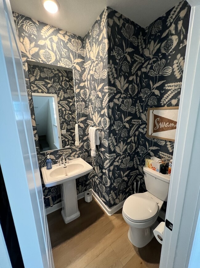 Building Photo - 1233 Sunrise Vw