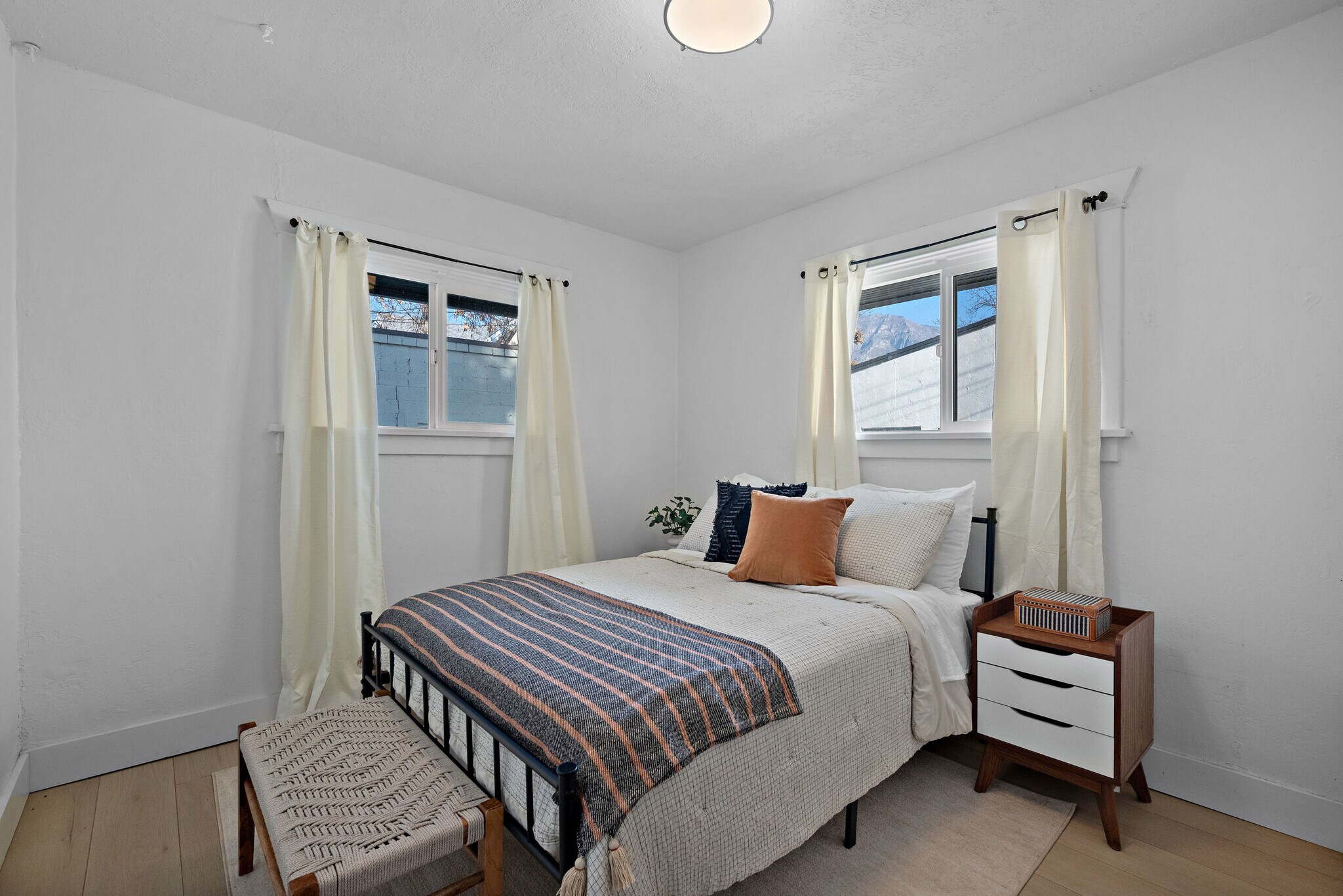 Building Photo - 370 W 400 S