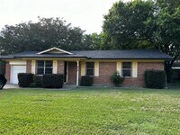 Building Photo - 804 Loy Ln