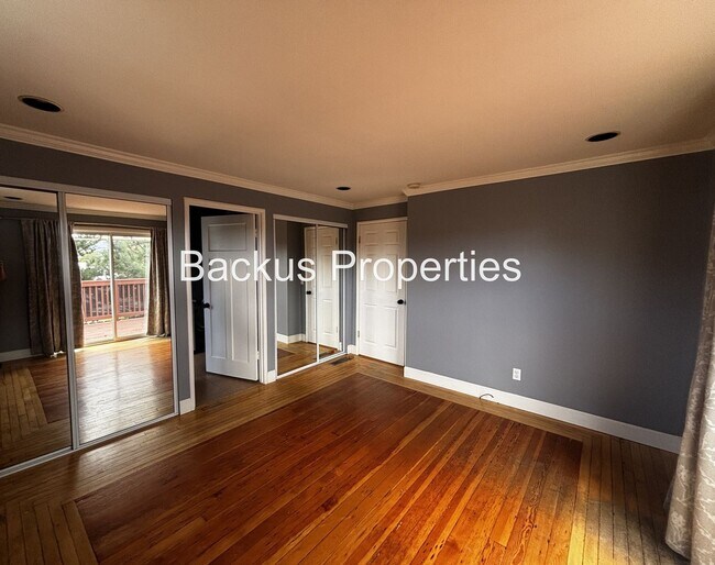 Building Photo - 550 Trinity Ave
