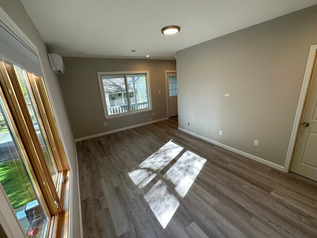 4th Bedroom/extra room - 28 Center St