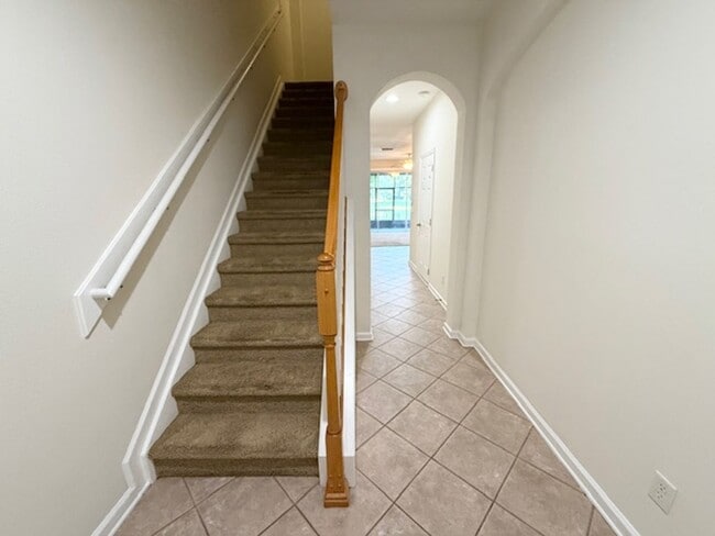 Building Photo - Beautiful 2-Bedroom Townhome with Loft and...