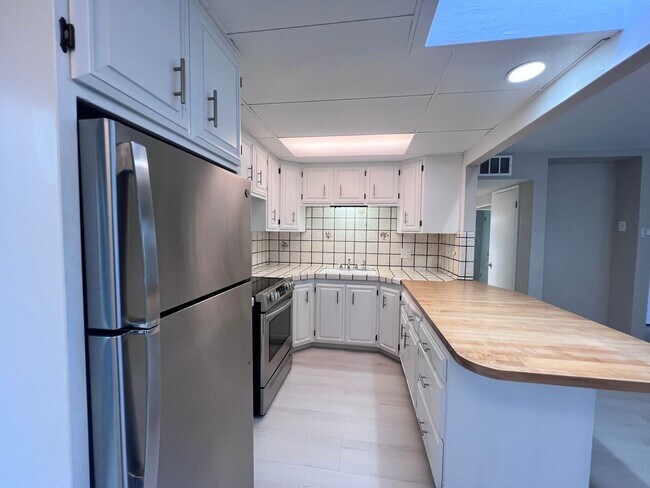 Building Photo - EBN T 14723