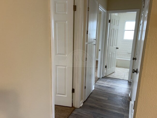 Building Photo - 1208 Ridgemont Dr