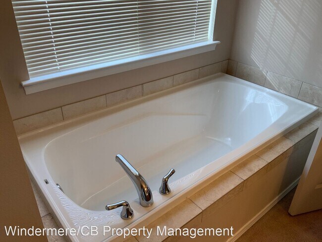 Building Photo - 3 br, 3 bath House - 89 1st Circle