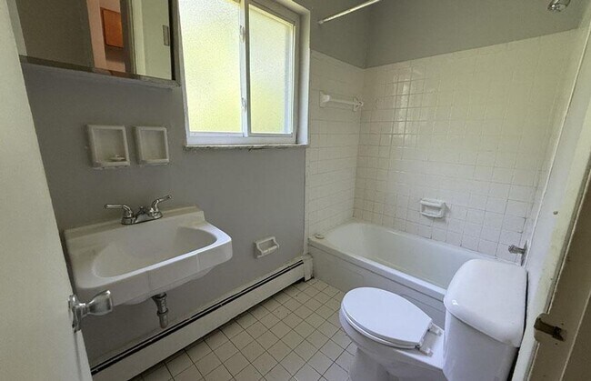 Interior Photo - 3209 Bishop Street