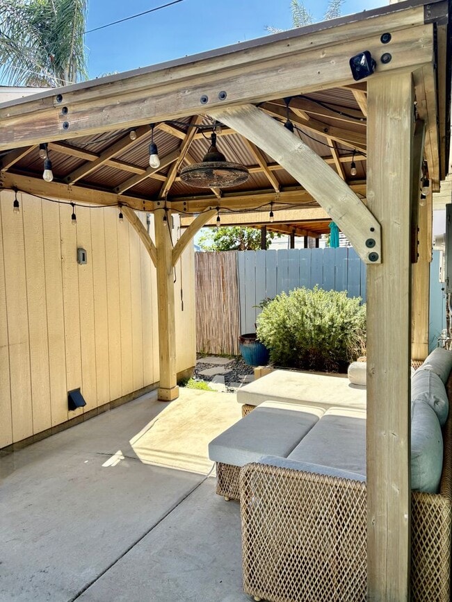 Building Photo - Imperial Beach - THE PERFECT BEACH COTTAGE 2 Bedroom / 2 Bath - Large lot! Don't Miss out!