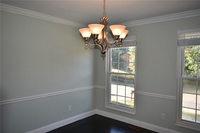 Building Photo - 16407 Westglen Farms Dr