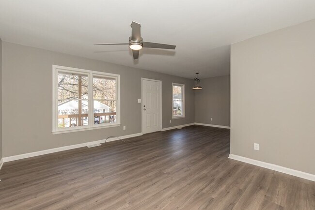 Building Photo - 9 Quad Oak Dr