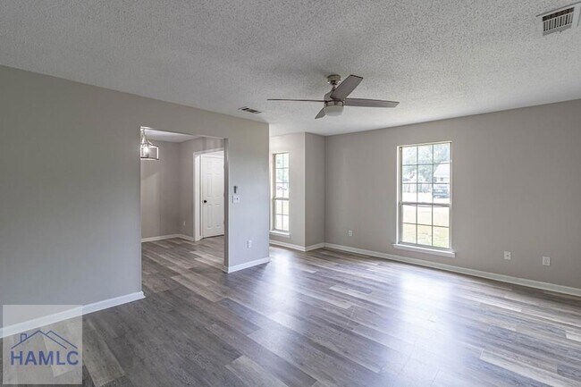 Building Photo - 1103 Ballard Dr