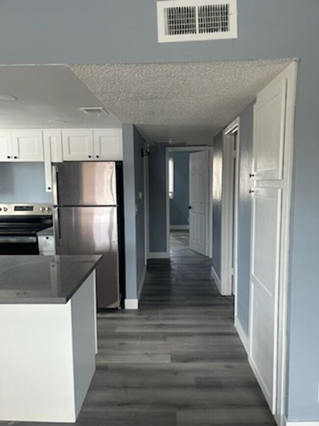 Building Photo - 6240 Bellota Dr