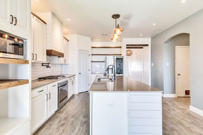 Building Photo - 217 Andele Way