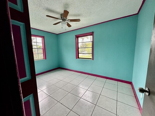 Building Photo - 3014 Vassallo Ave