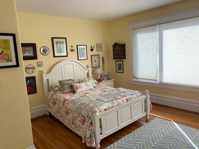 Building Photo - 1650 Portola Dr