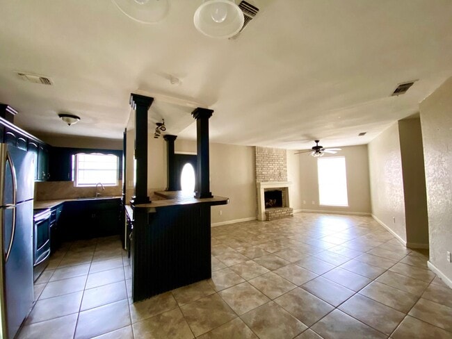 Building Photo - 110 Mariposa Dr