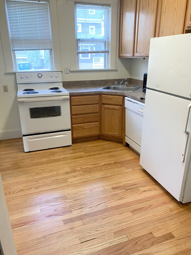 Building Photo - 524 S Forest Ave