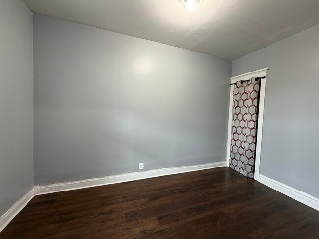 Building Photo - 3422 W Armitage Ave