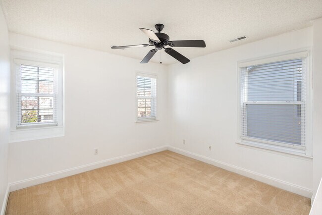 Building Photo - 13716 Riding Hill Ave