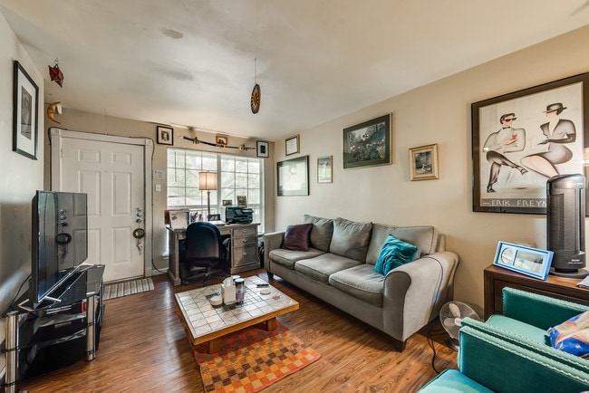 Building Photo - 5825 Reiger Ave