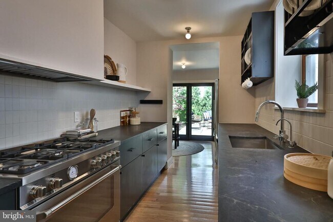 Building Photo - 2805 Poplar St