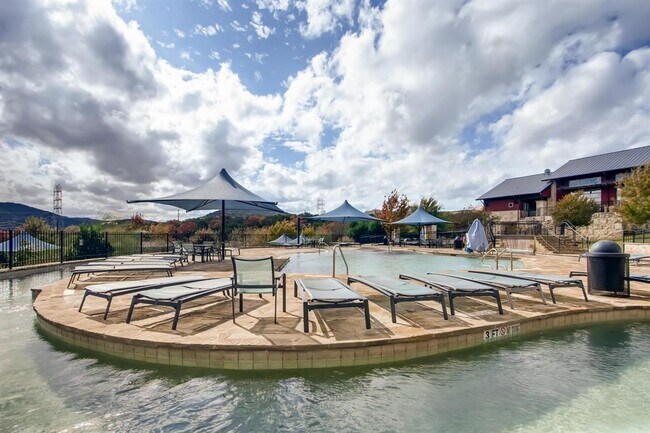 Building Photo - 303 Highland Village Cove