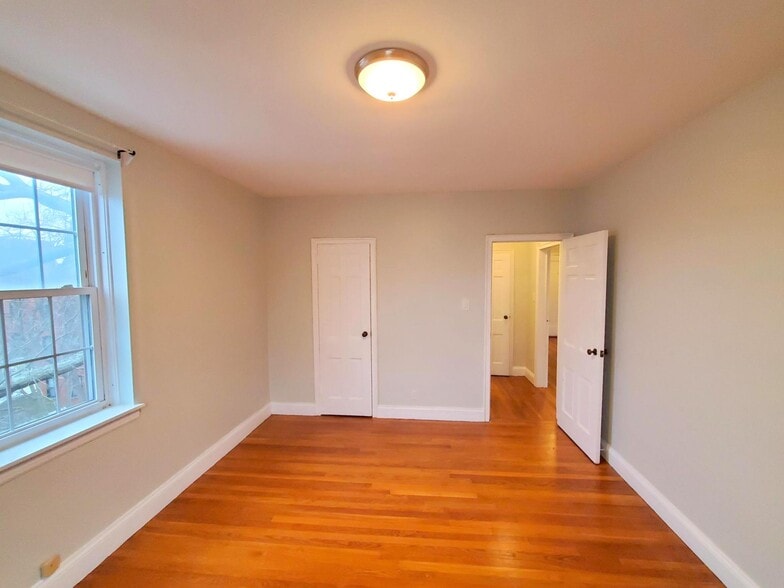 Building Photo - 16 Ware St