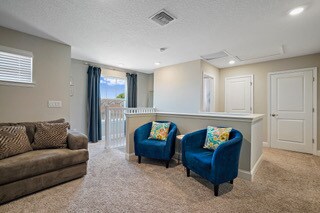 Building Photo - Like New Townhome in Heritage Oaks!