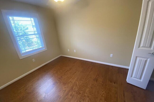 Building Photo - 3 Bedroom Townhouse in Cornerstone